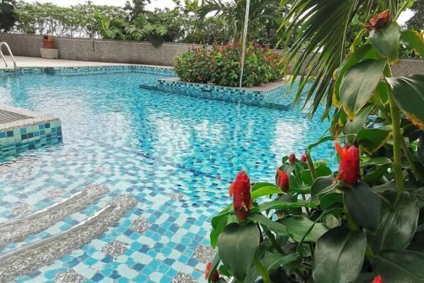Outdoor pool - Paradigm Mall Highfloor Johor with Netflix and TV Box (Tebrau)