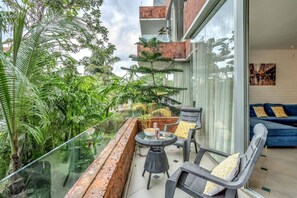 Apartment | 2 bedrooms - Chic 2bhk With Rooftop Pool Near Coco Beach (Nerul)