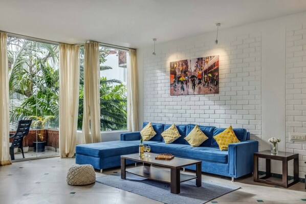 Apartment | 2 bedrooms - Chic 2bhk With Rooftop Pool Near Coco Beach (Nerul)
