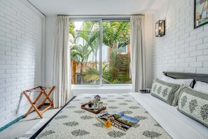 Apartment | 2 bedrooms - Chic 2bhk With Rooftop Pool Near Coco Beach (Nerul)