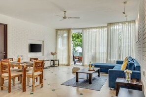 Apartment | 2 bedrooms - Chic 2bhk With Rooftop Pool Near Coco Beach (Nerul)