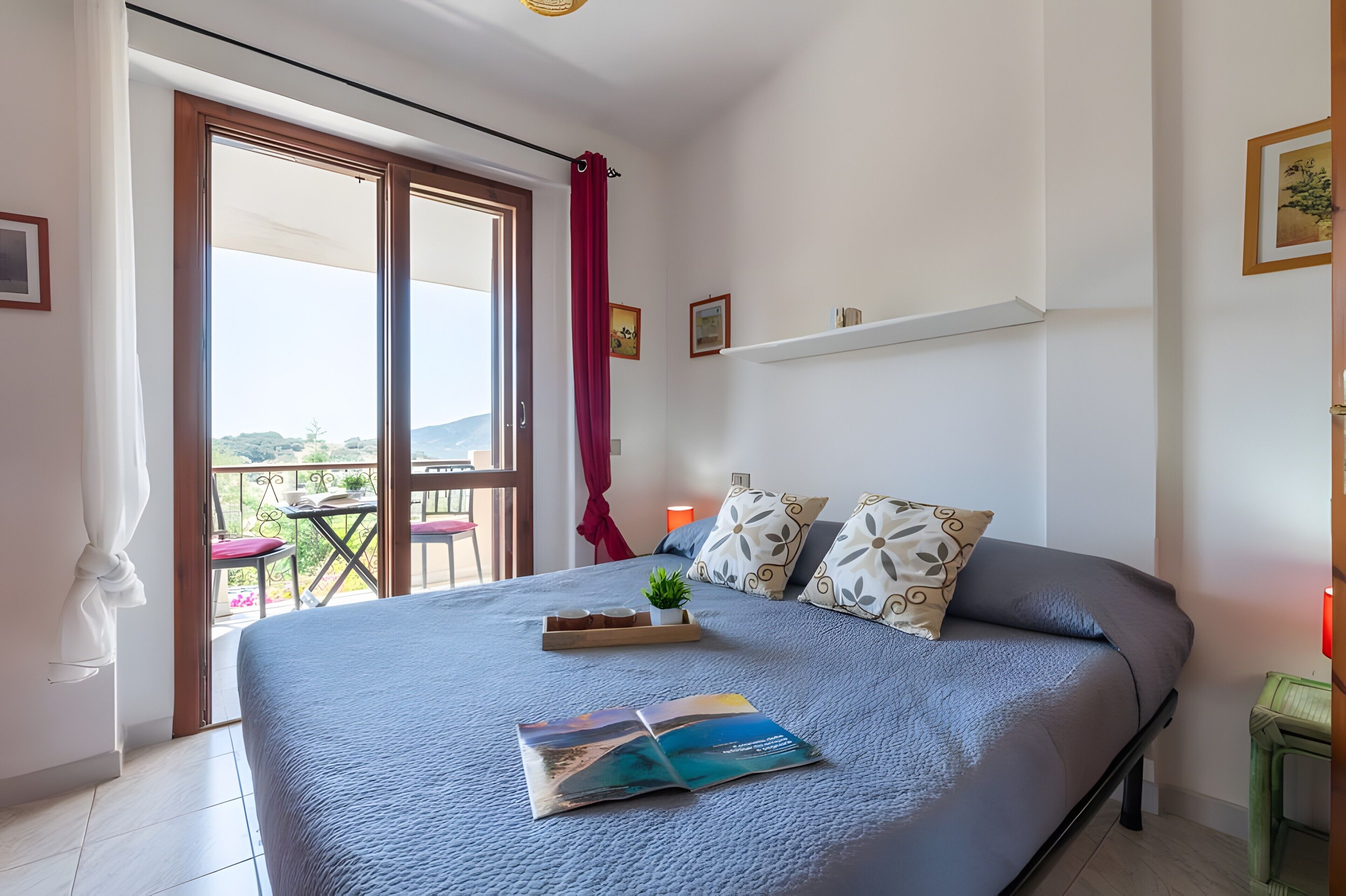 2 bedrooms, bed sheets