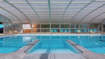 Piscine couverte, piscine extérieure (ouverte en saison)