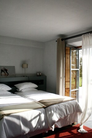 5 bedrooms, free WiFi, bed sheets