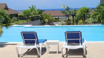 10 kolam renang outdoor