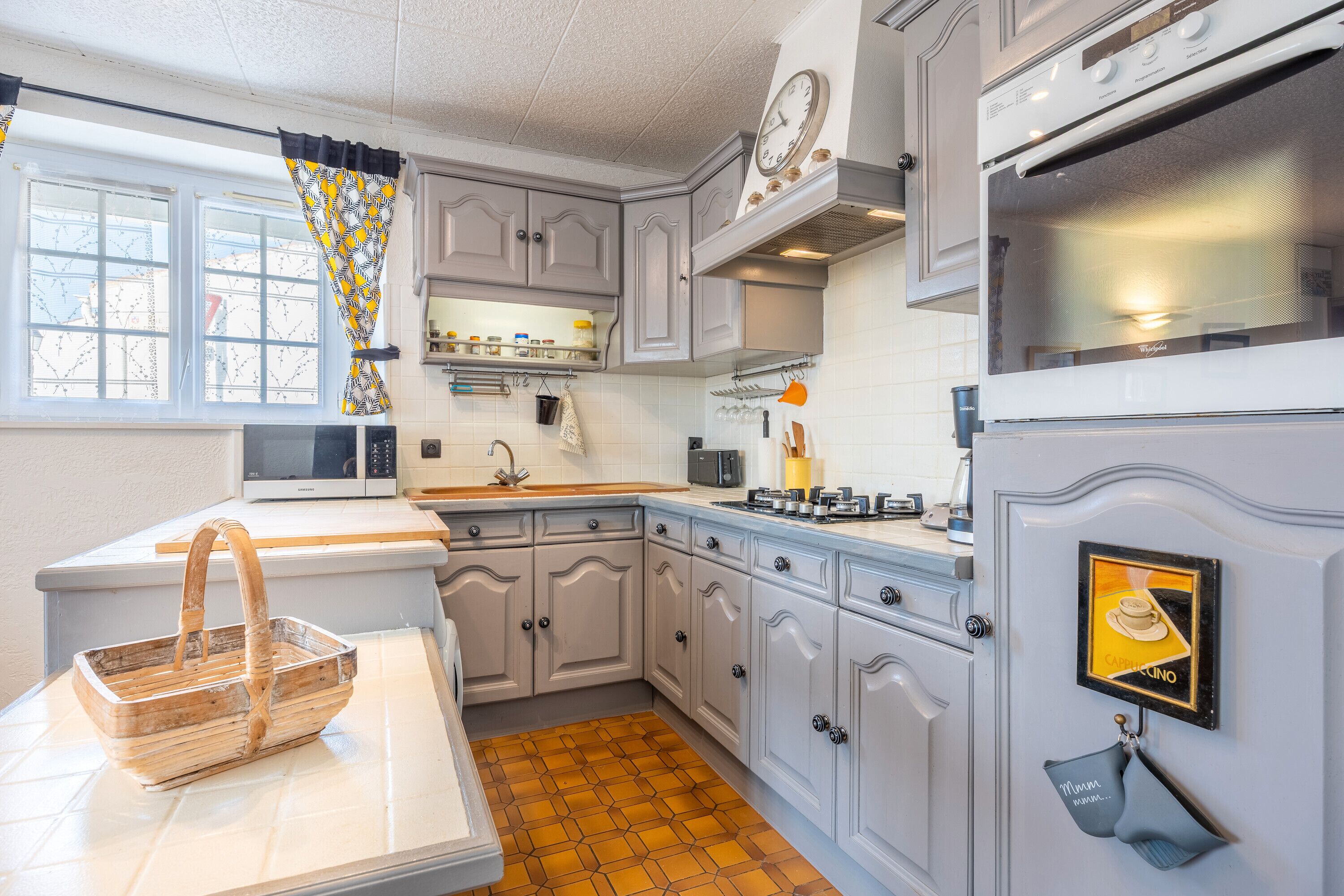 冰箱、微波炉、烤箱、炉灶