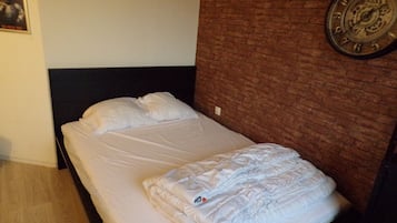 WiFi, bed sheets