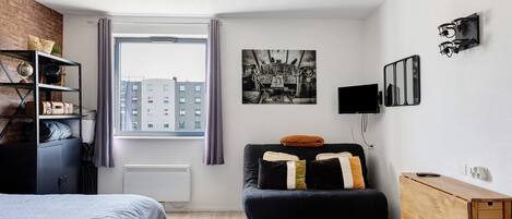 1 bedroom, bed sheets