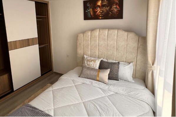 1 bedroom, desk, iron/ironing board, WiFi