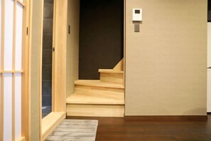 Unclassified image, 2 of 21, button - Kin · Tengachaya 12-3 (Osaka)