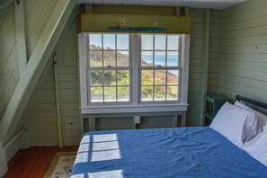 4 bedrooms, iron/ironing board, free WiFi
