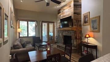 Kondominium, 1 kamar tidur | Area keluarga | Layanan streaming