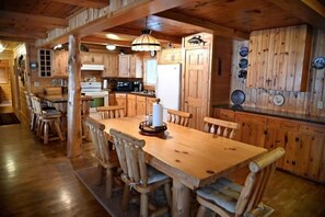 House, 3 Bedrooms | Dining