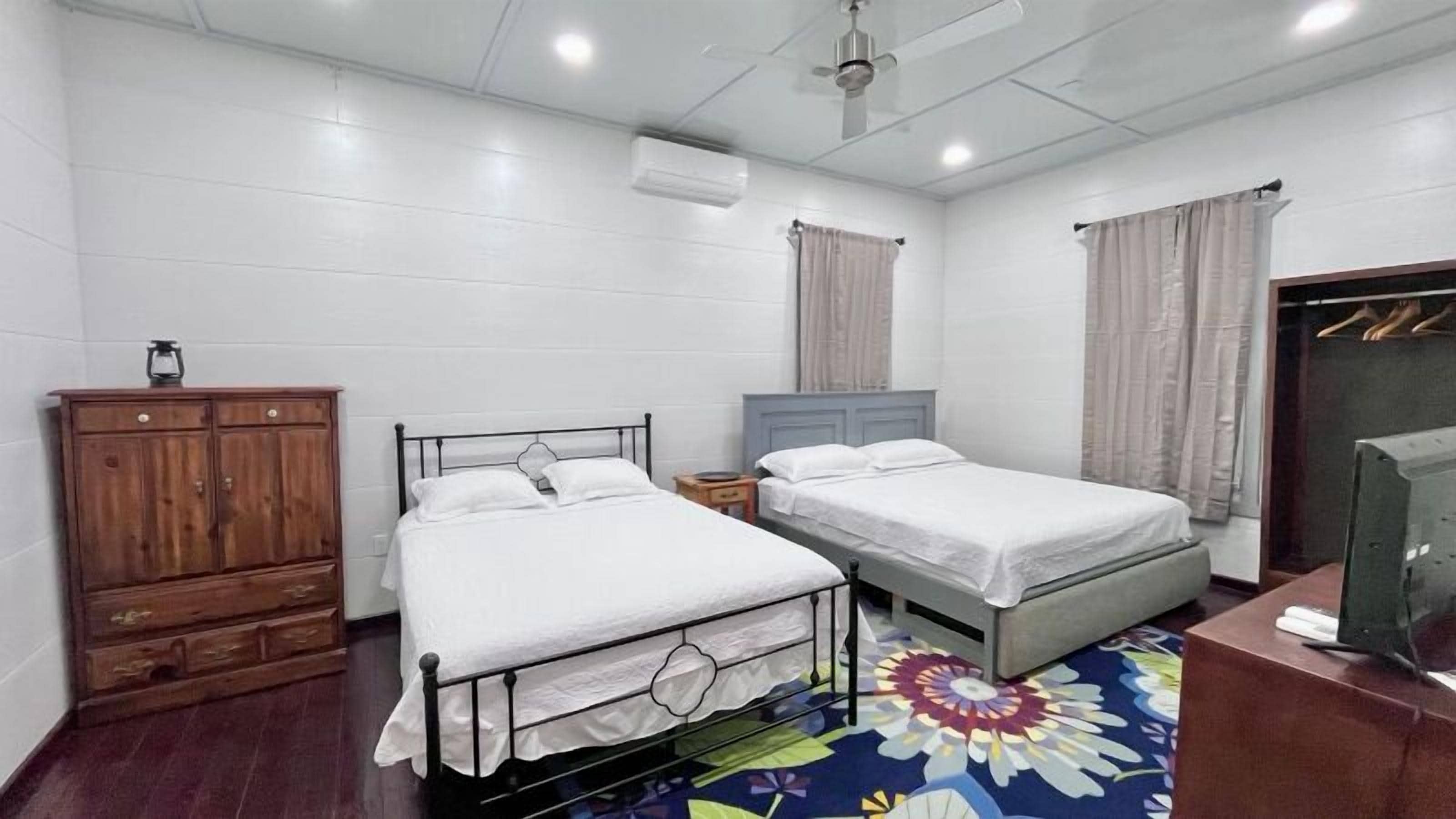 Family Studio Suite, 1 Bedroom, Partial Sea View