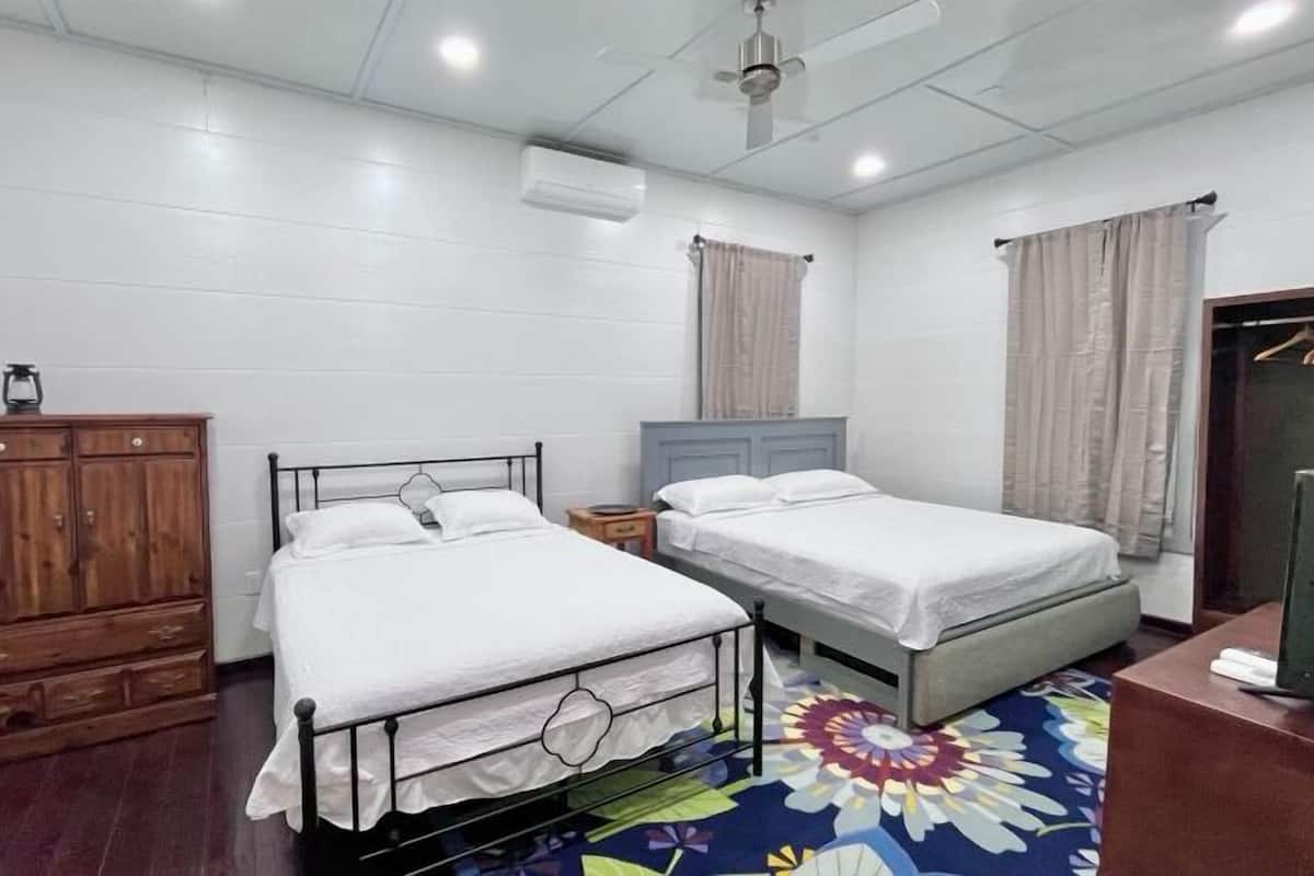 Family Studio Suite, 1 Bedroom, Partial Sea View