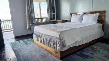 Minibar, coffres-forts dans les chambres, rideaux occultants