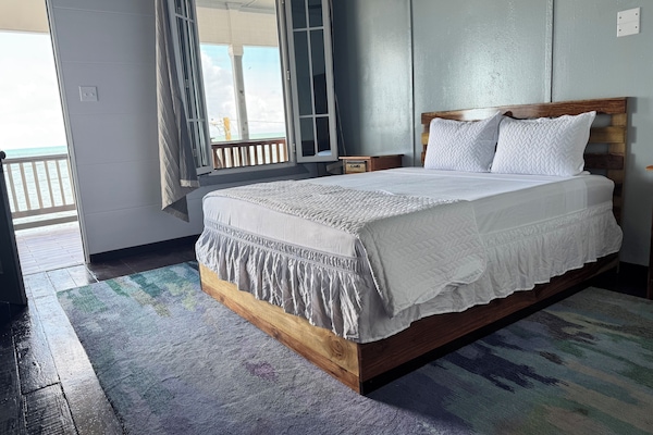 Egyptian cotton sheets, premium bedding, down comforters, pillowtop beds