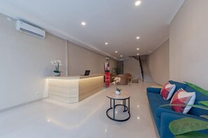 Unclassified image, 2 of 16, button - RedDoorz Plus near Surapati Core (Cibeunying Kidul)
