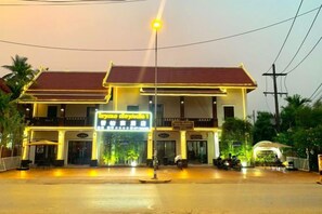 A two-story building with a sign that reads 'Banyan Hotel.' - Heuangpaseuth Hotel (Luang Prabang)