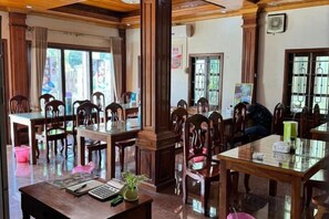 Unclassified image, 4 of 21, button - Heuangpaseuth Hotel (Luang Prabang)