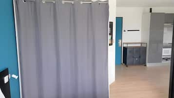 1 sovrum, wi-fi och sÀngklÀder