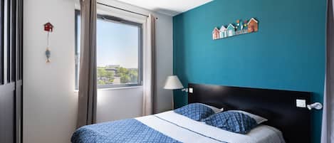 1 bedroom, bed sheets