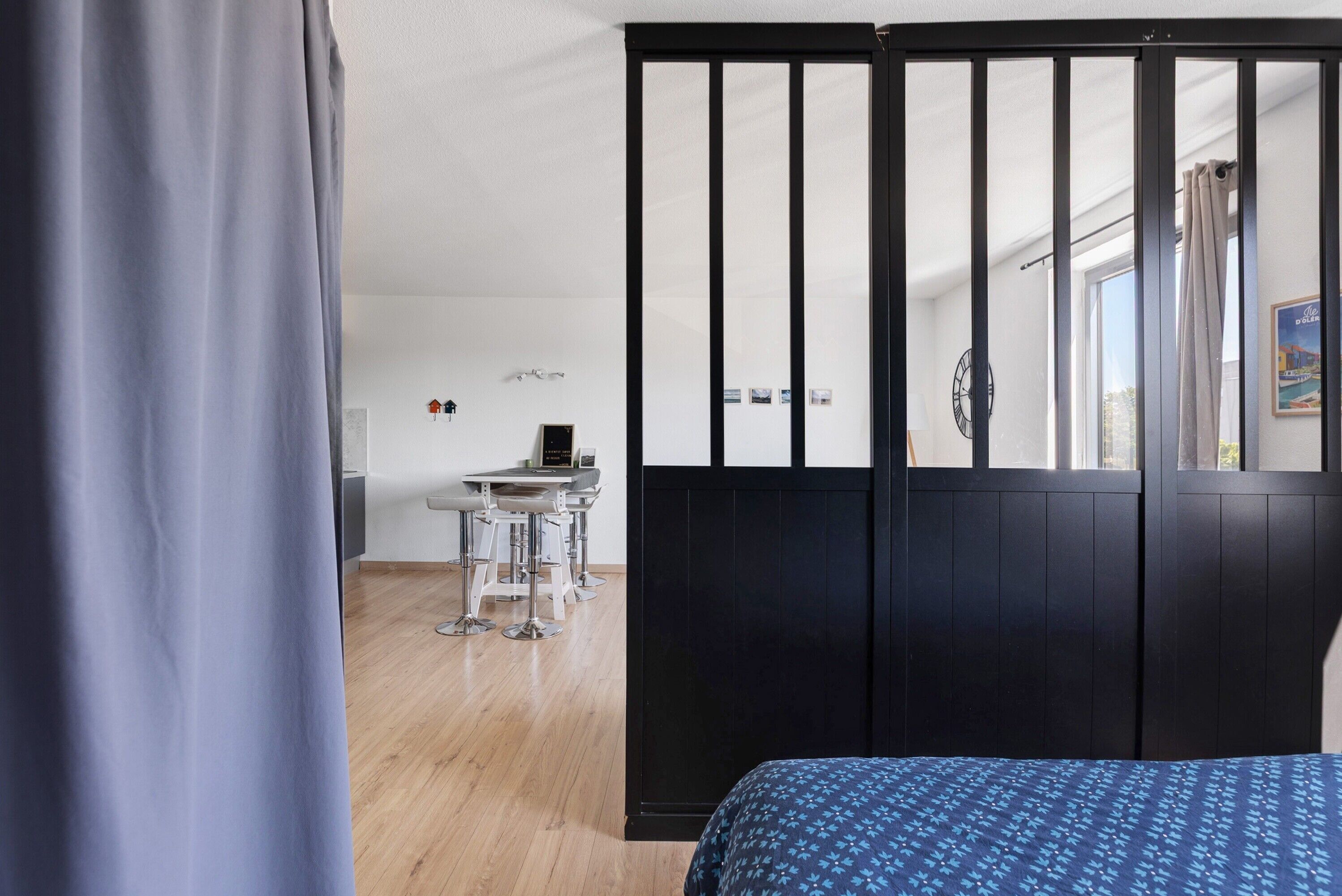 1 bedroom, bed sheets