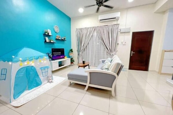 Children's area - THE BLUE HOUSE (Asam Kumbang)