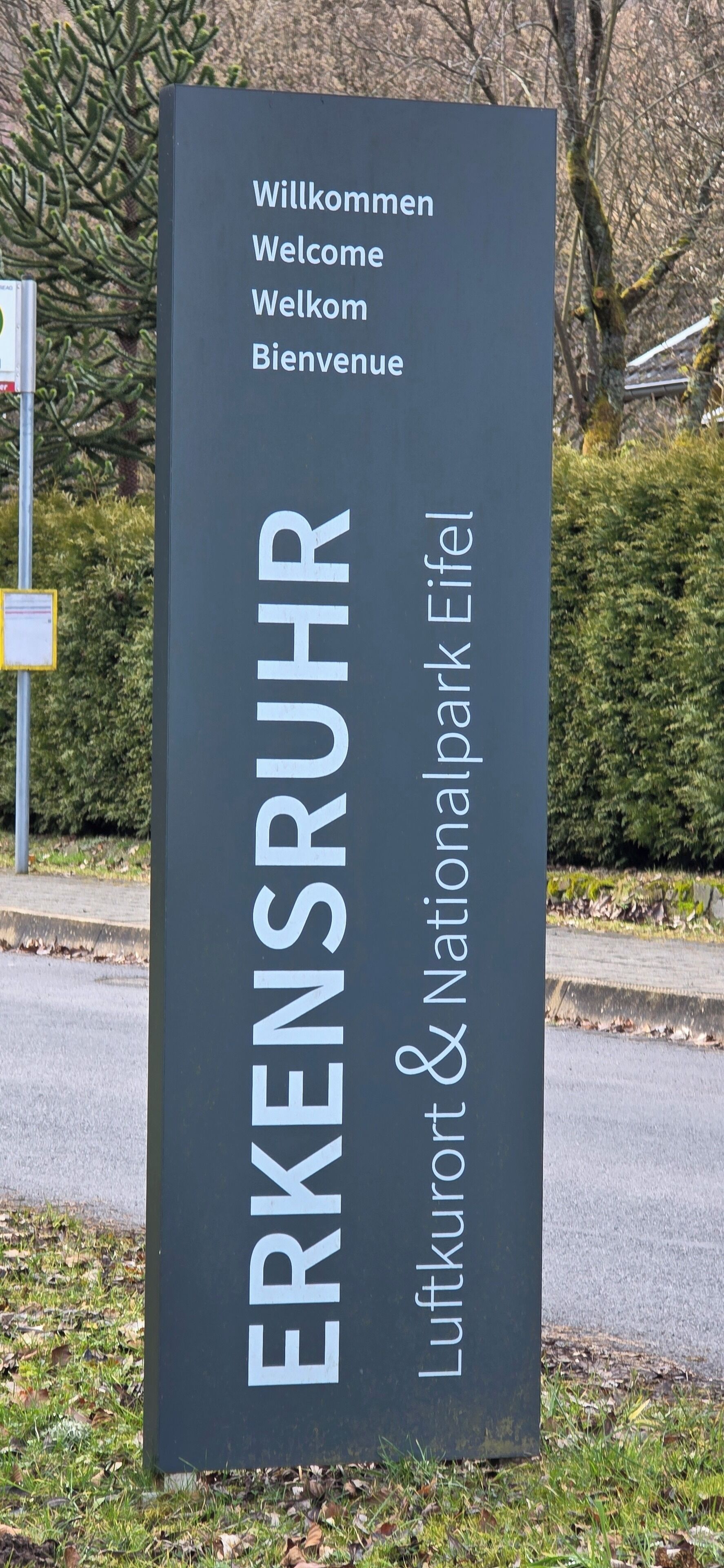 Panneau d'accueil pour Erkensruh et le parc national d'Eifel.