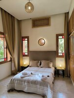 Habitación Confort doble, no fumadores, vistas a la piscina | Wifi gratis