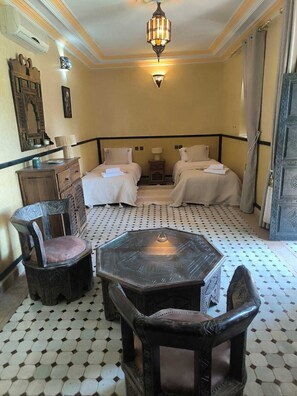 基本雙人或雙床房, 泳池景觀 | 免費無線上網