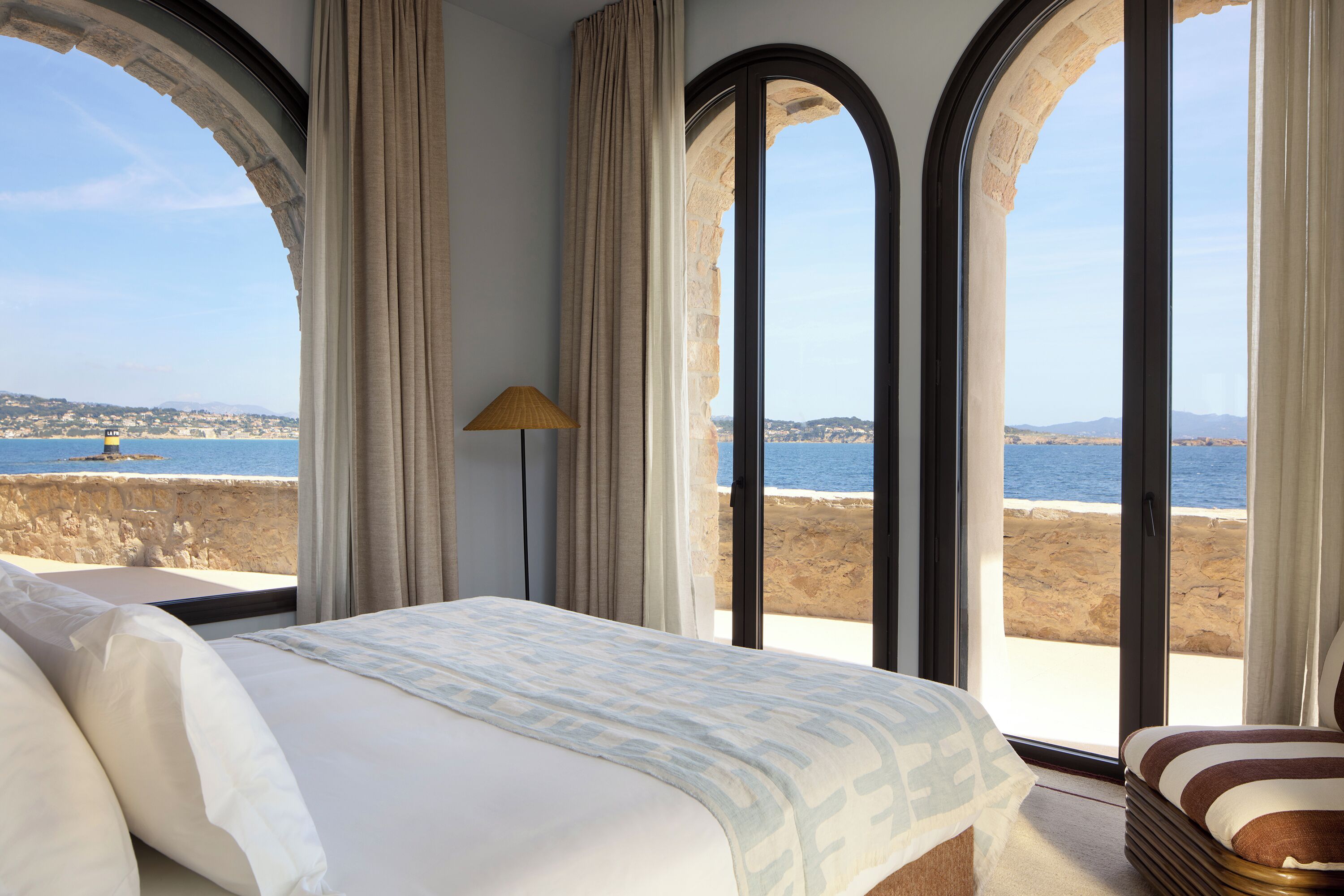 Delos Pavilion Suite | In-room safe, blackout drapes, iron/ironing board, free WiFi