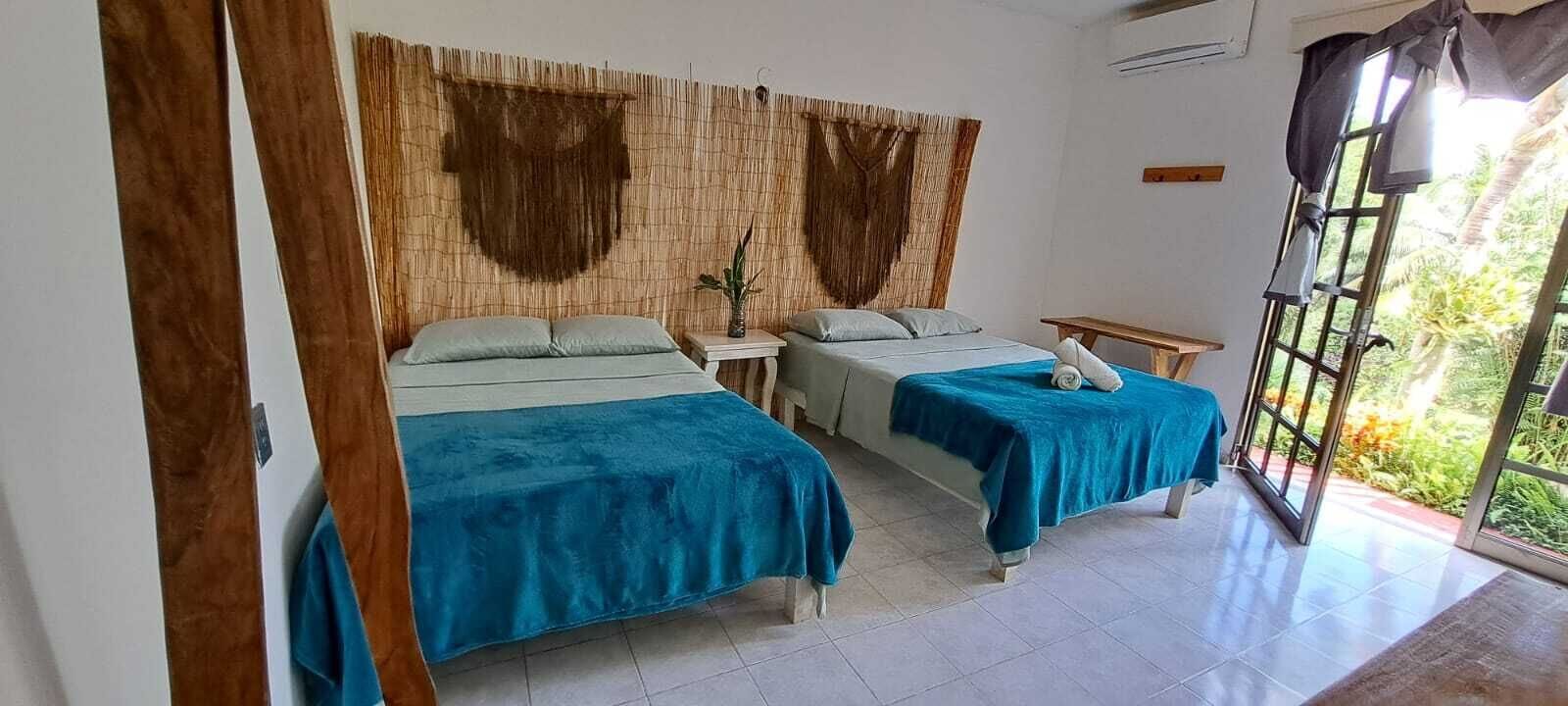 Habitación doble familiar, balcón, vista a la laguna | Wifi gratis y ropa de cama 
