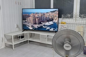 Unclassified image, 4 of 14, button - Lauren House (Daegu)