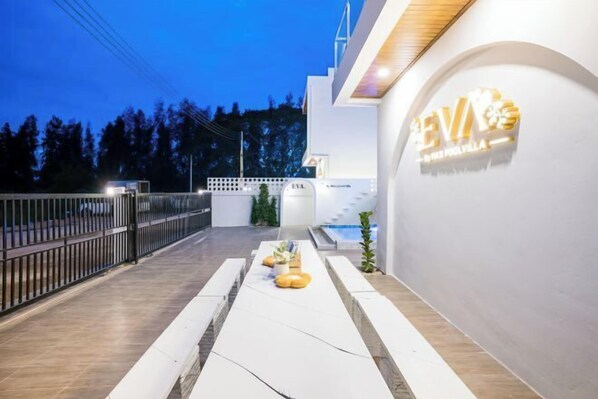 المنشأة من الداخل