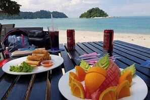 Outdoor dining - Forget-Me-Not Pangkor Homestay 70 (Pangkor)
