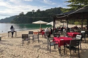 Outdoor dining - Forget-Me-Not Pangkor Homestay 70 (Pangkor)