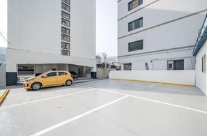 Free self-parking - Masan Den Basta hotel Gyeongnam Uni (Changwon)