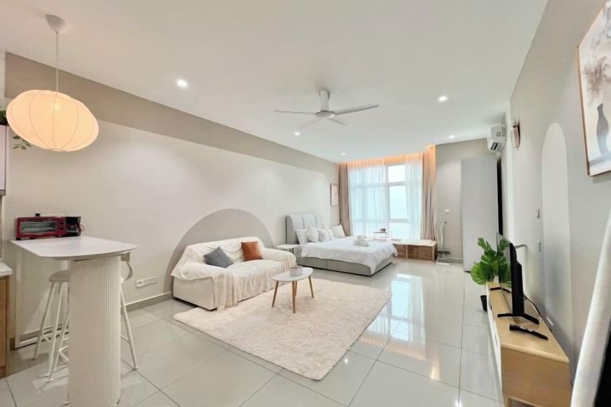 Comfy Queen Room