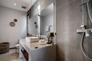 Bathroom - Villa Pool Bar by BaliSuperHost (Bali)