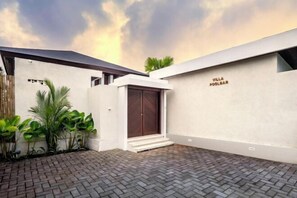 المنشأة من الخارج