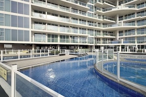 Outdoor pool, pool umbrellas, pool loungers - SIMPLY COMFORT Chic 3 Br Apartment with Private Pool (Dubai)