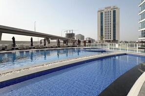 Outdoor pool, pool umbrellas, sun loungers