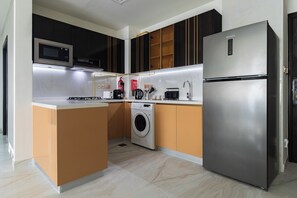 Luxury Apartment, 3 Bedrooms, Private Pool, City View | Private kitchen | Full-size fridge, microwave, oven, stovetop