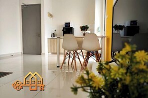 Dining - Core Soho Suite KLIA FREE WIFI BY GOLDEN GATES (Dengkil)