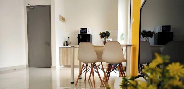 Dining - Core Soho Suite KLIA FREE WIFI BY GOLDEN GATES (Dengkil)