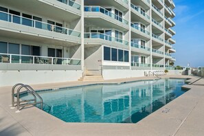 Outdoor pool - Silver Beach 104 PET FRIENDLY! (Orange Beach)