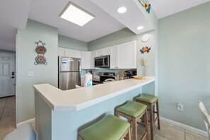 Signature Condo, 2 Bedrooms, Pets allowed, Beach View | Private kitchen | Fridge, microwave, oven, stovetop - Silver Beach 104 PET FRIENDLY! (Orange Beach)