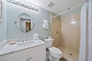 Free toiletries, towels, soap, shampoo - Silver Beach 104 PET FRIENDLY! (Orange Beach)