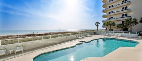 ซิกเนเจอร์คอนโด, 2 ห้องนอน, นำสัตว์เลี้ยงเข้าได้, วิวชายหาด | วิวระเบียง